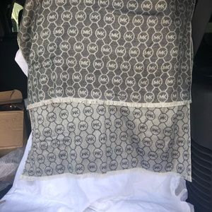 NWT Michael Kors gray and light gray scarf